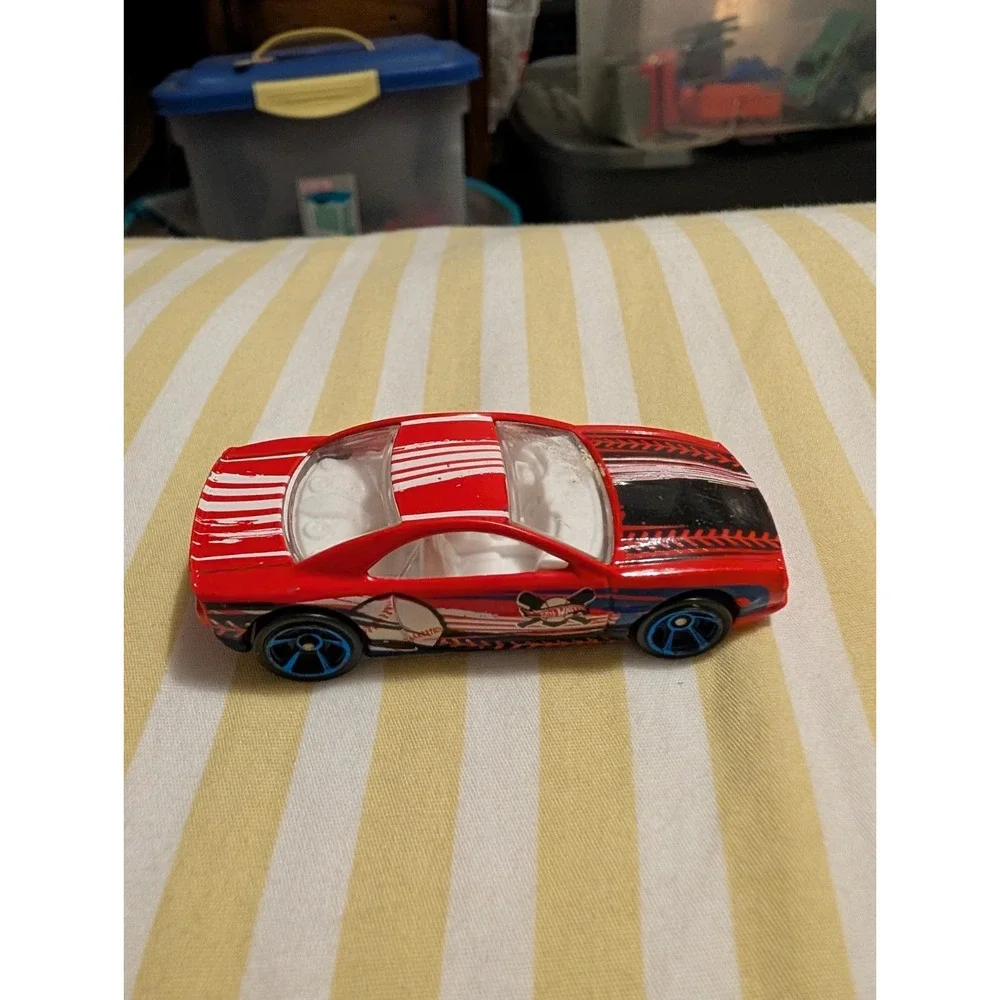 2013 Hot Wheels City #70/250 Muscle Tone New On Card B105